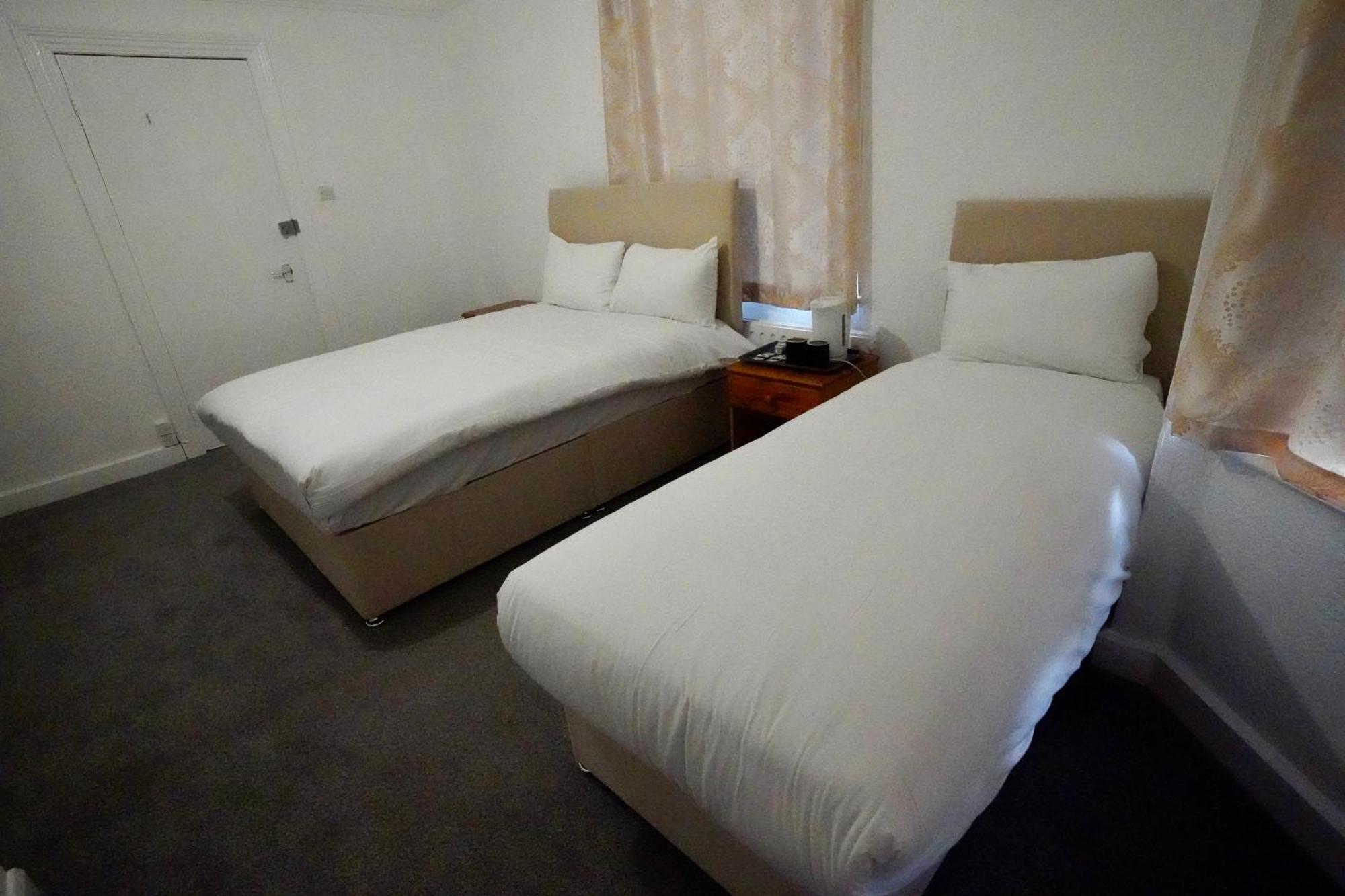 Gatwick Birchwood Lodge With Holiday Parking Horley Esterno foto