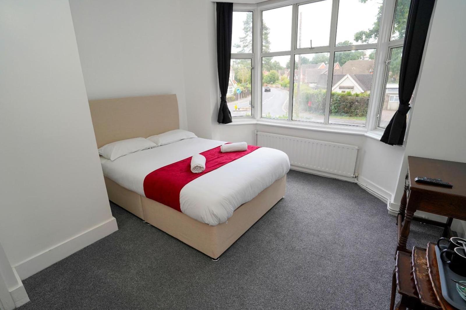 Gatwick Birchwood Lodge With Holiday Parking Horley Esterno foto