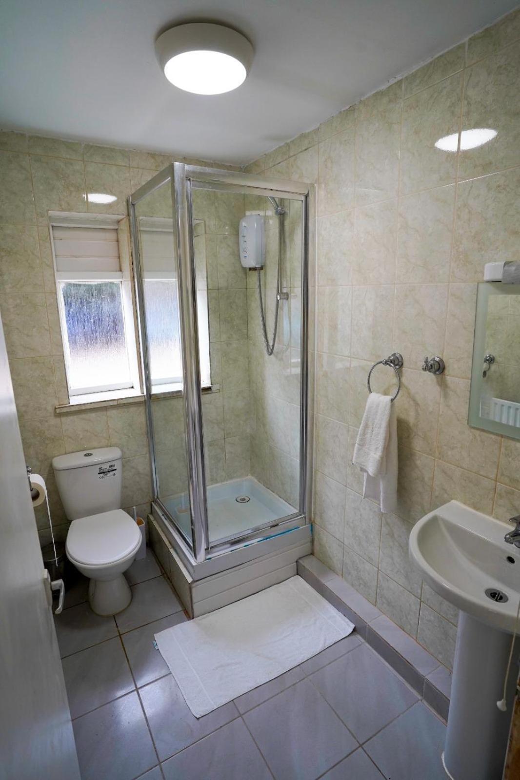 Gatwick Birchwood Lodge With Holiday Parking Horley Esterno foto