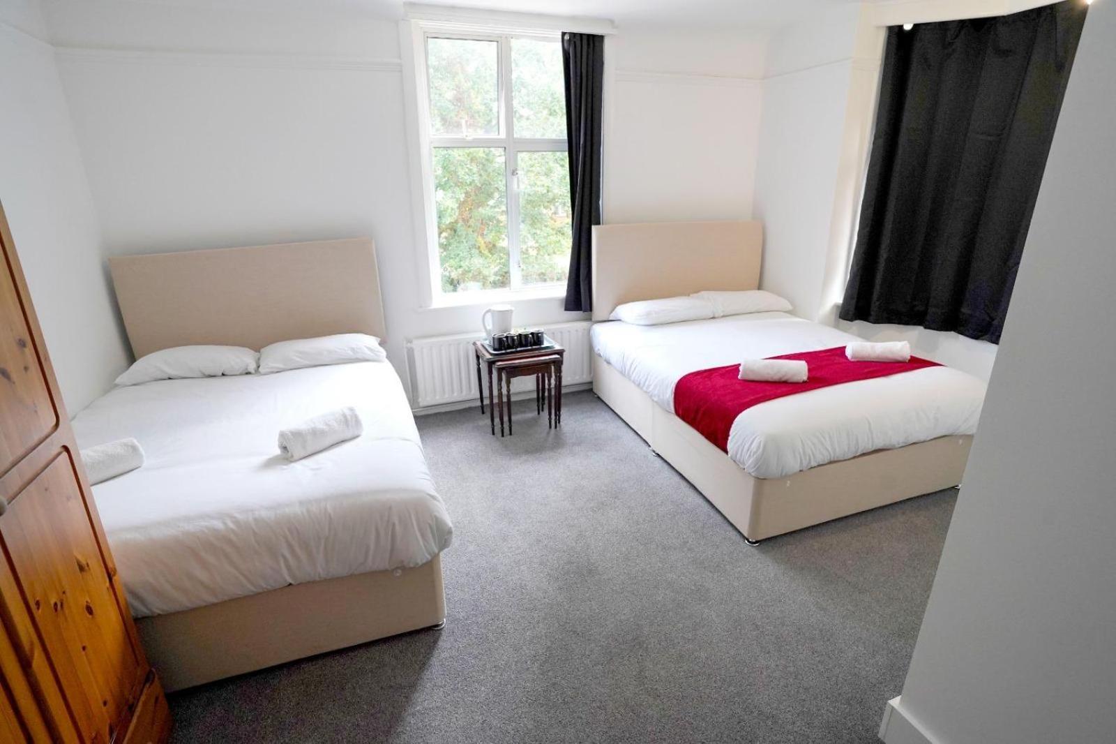 Gatwick Birchwood Lodge With Holiday Parking Horley Esterno foto