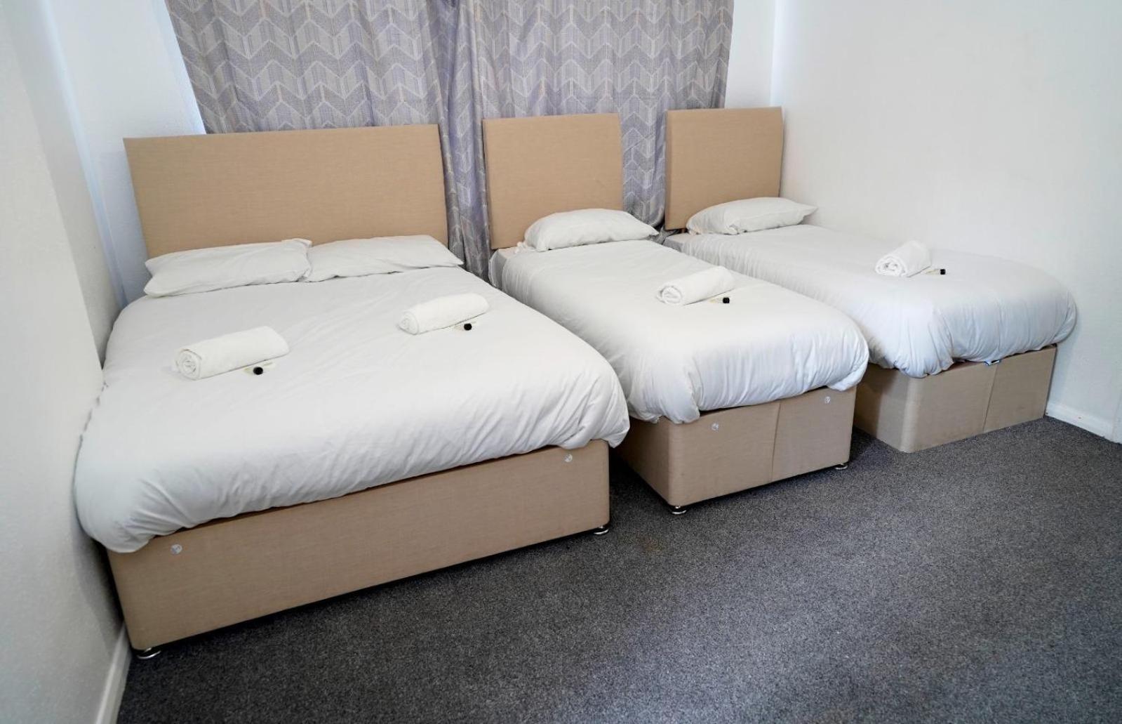 Gatwick Birchwood Lodge With Holiday Parking Horley Esterno foto
